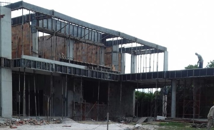 Construção de casas na fundação